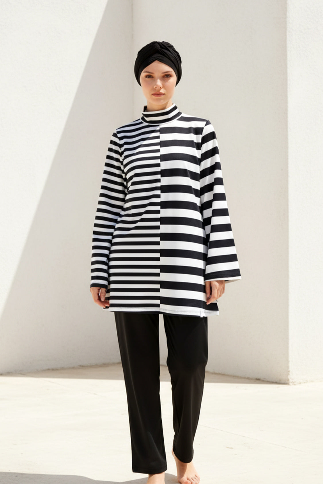 Tam Kapalı Tesettür Mayo Siyah Beyaz Çizgili Likralı 4 Parça 1951