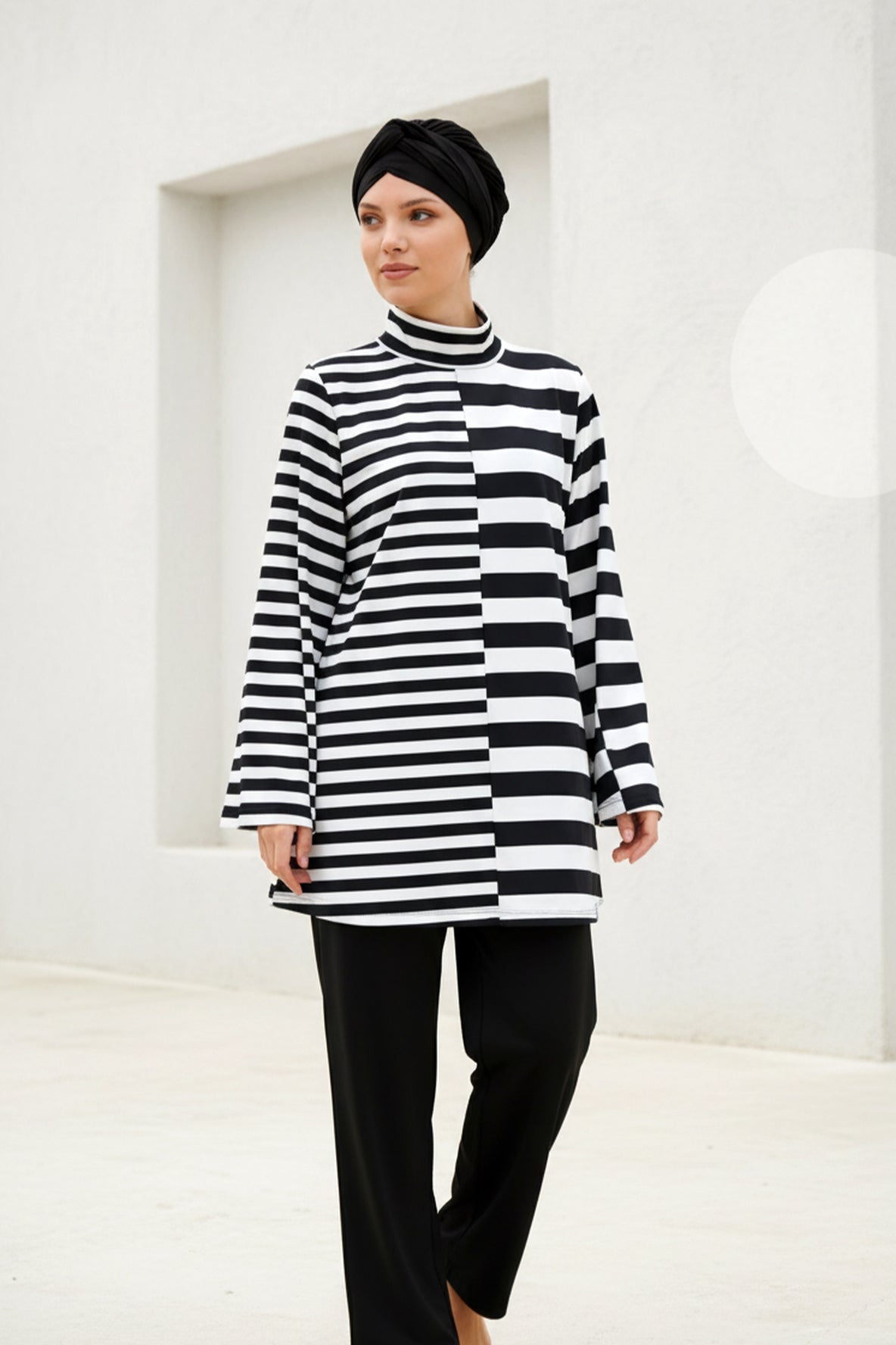 Tam Kapalı Tesettür Mayo Siyah Beyaz Çizgili Likralı 4 Parça 1951 Ürün ikincil görseli