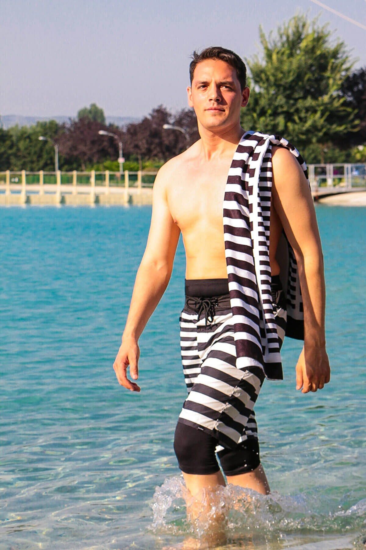 Marina Erkek Siyah Beyaz Çizgili Tesettür Mayo Deniz Şortu S2102