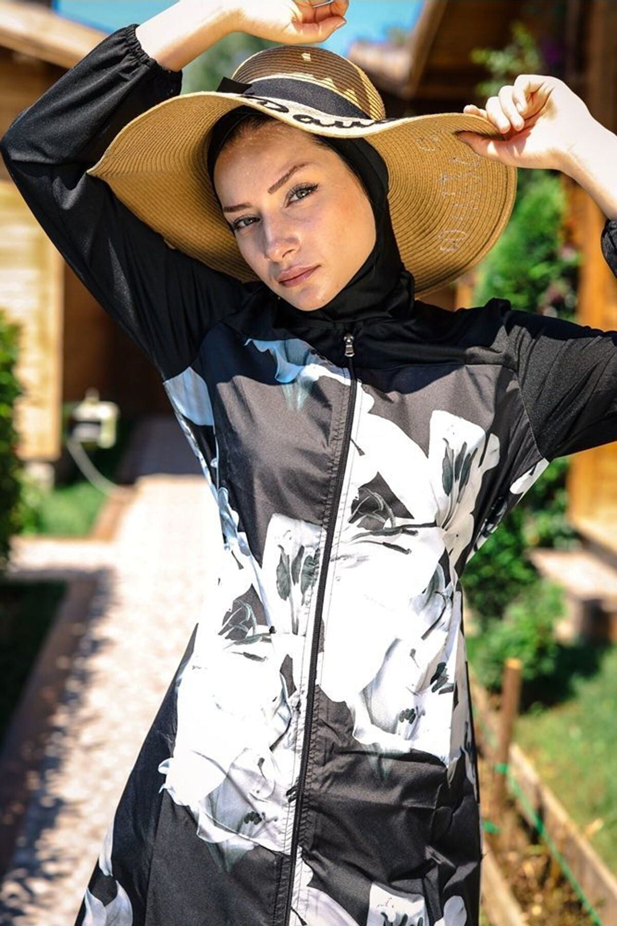 Siyah Çiçek Desenli Paraşüt 3’lü Tam Kapalı Tesettür Mayo 1993 Ürün ikincil görseli