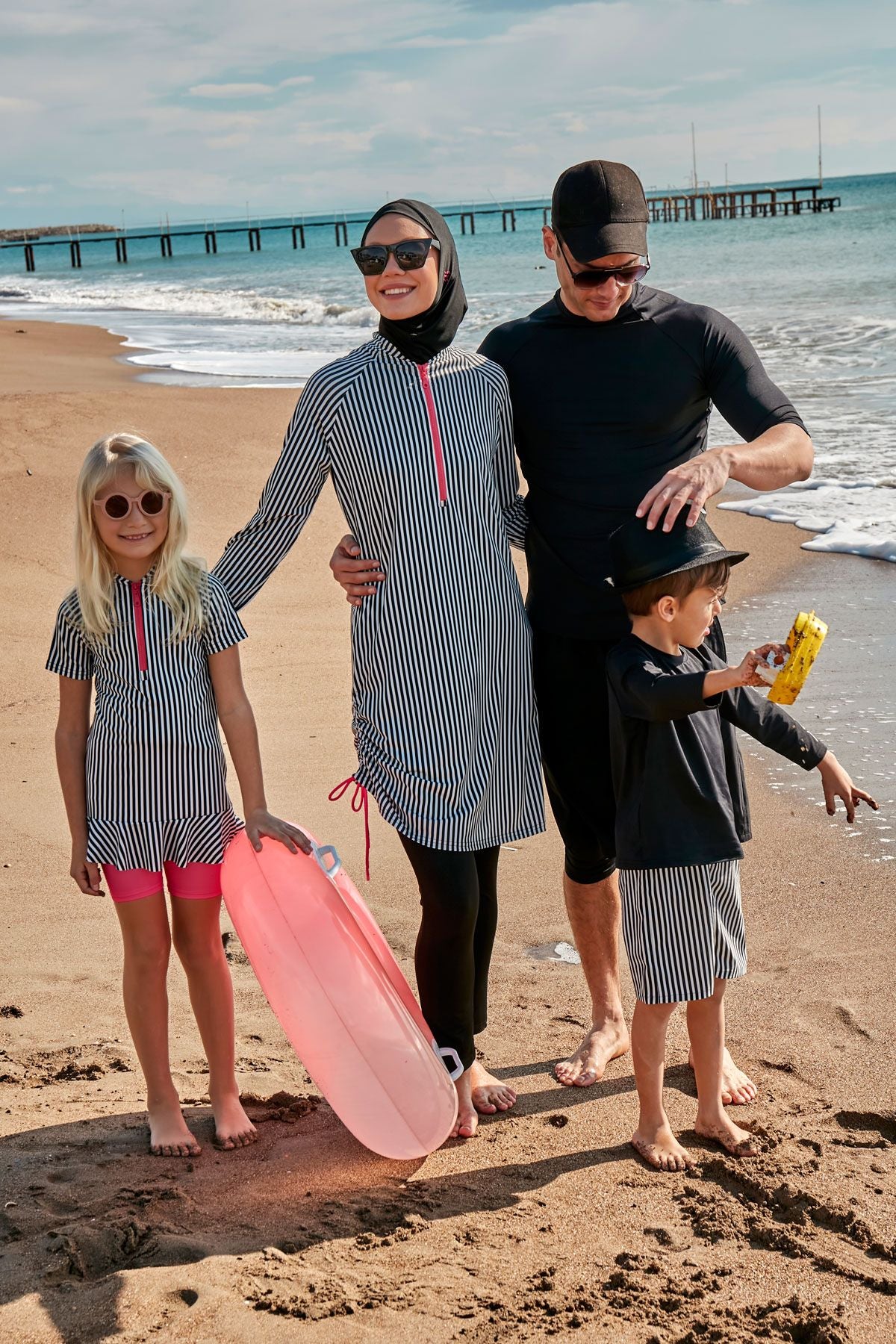 Siyah Çizgili Erkek Çocuk Şort B2432