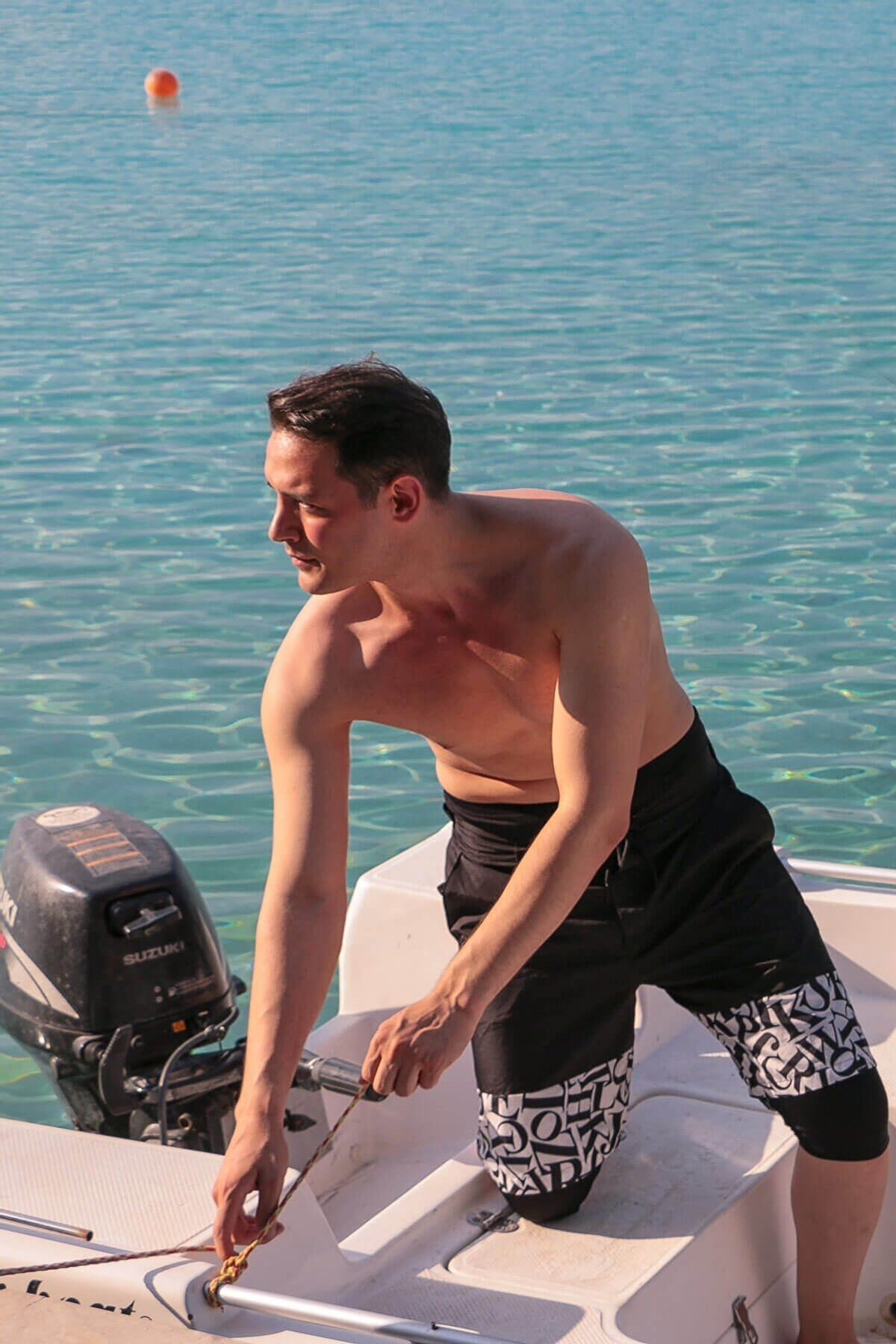 Marina Erkek Siyah Harf Desenli Tesettür Mayo Deniz Şortu S2101