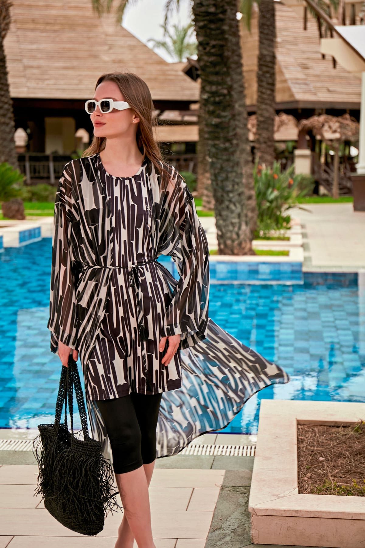 Likralı Siyah Taytlı Yarı Kapalı Mayo M2450