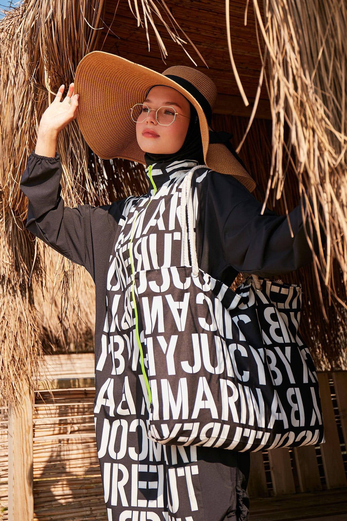 Marina Siyah Harf Desenli Plaj Çantası C2301 Ürün ana görseli