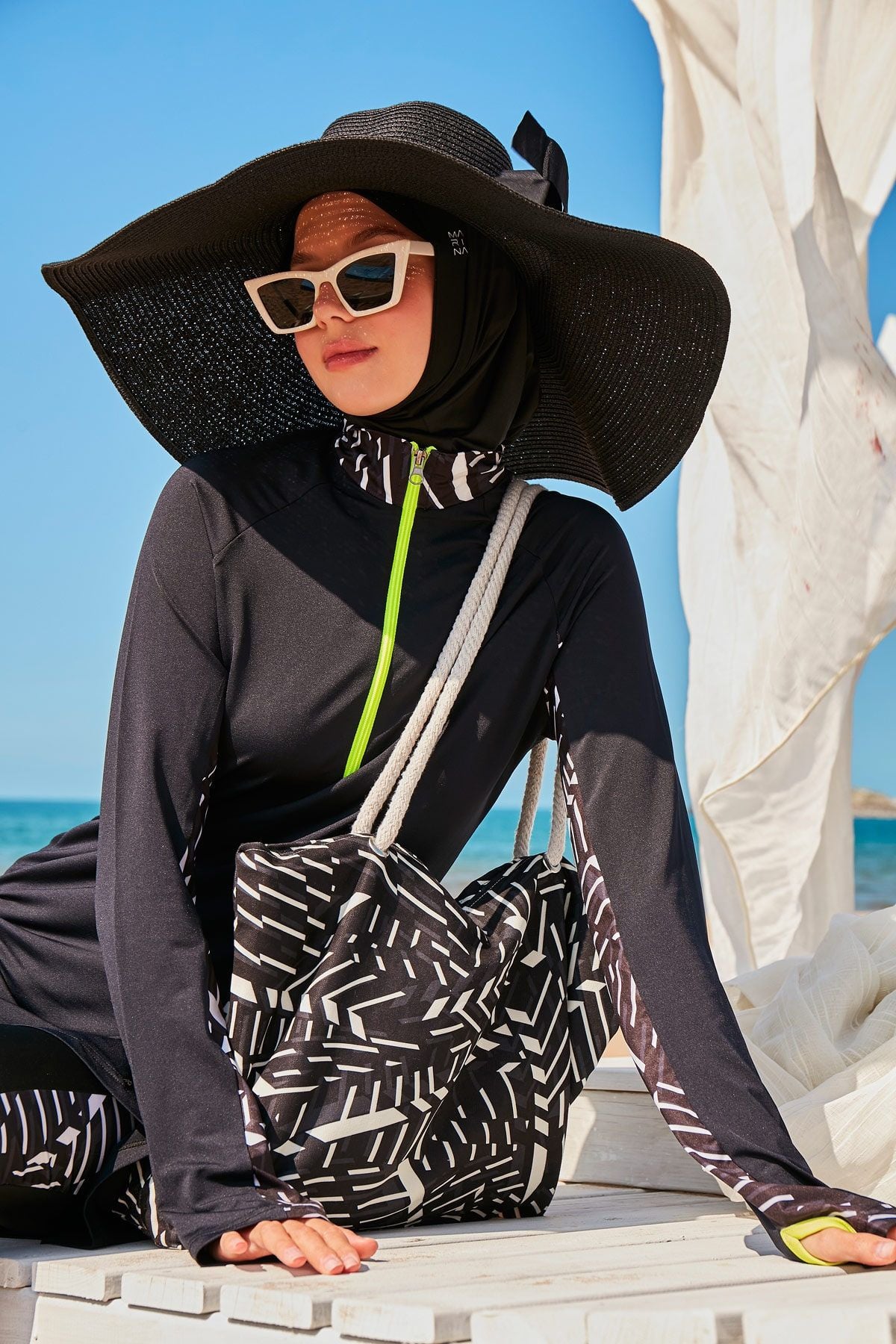 Marina Siyah Çizgi Desenli Plaj Çantası C2326