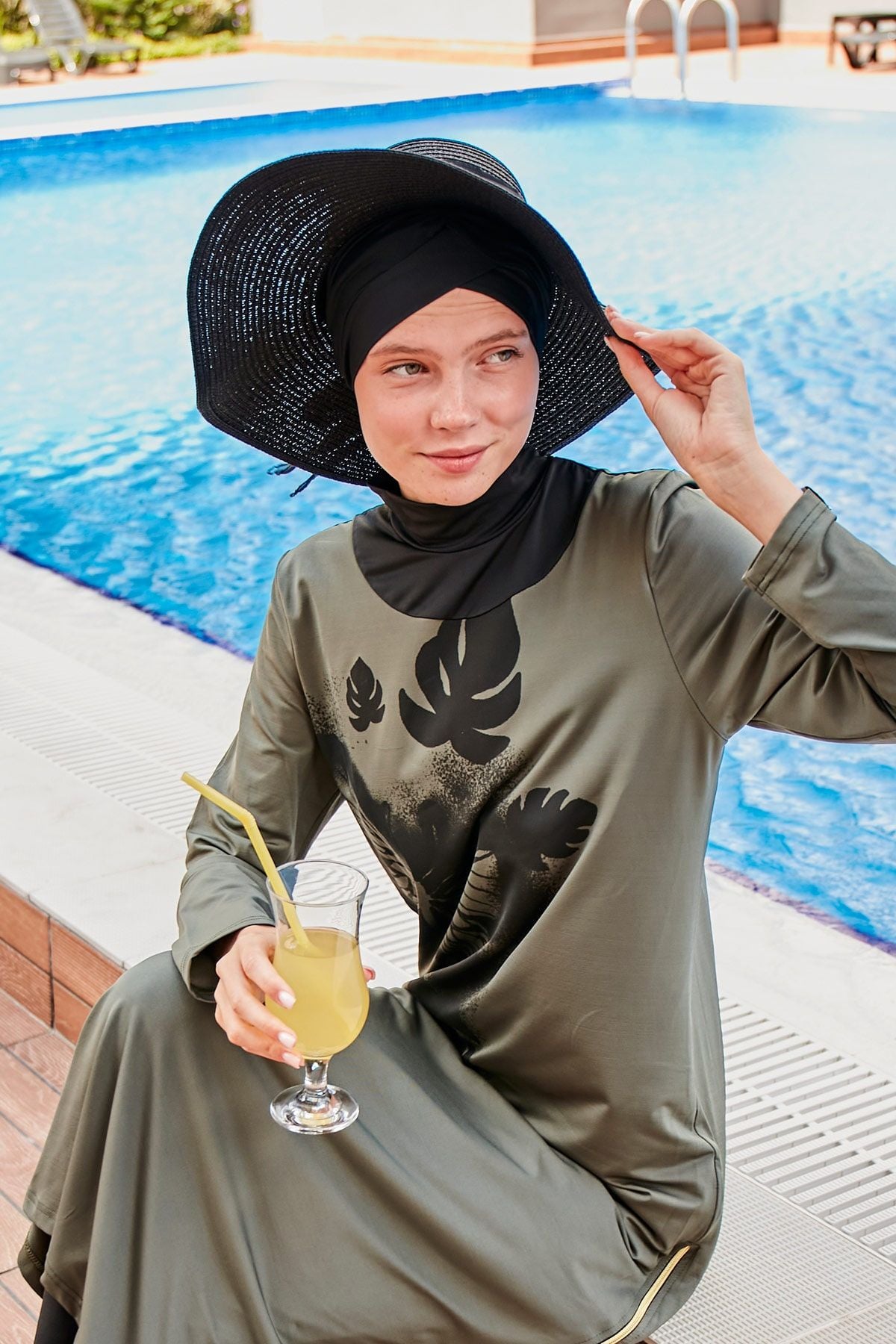 Fiyonklu Siyah Geniş Hasır Şapka 1423218