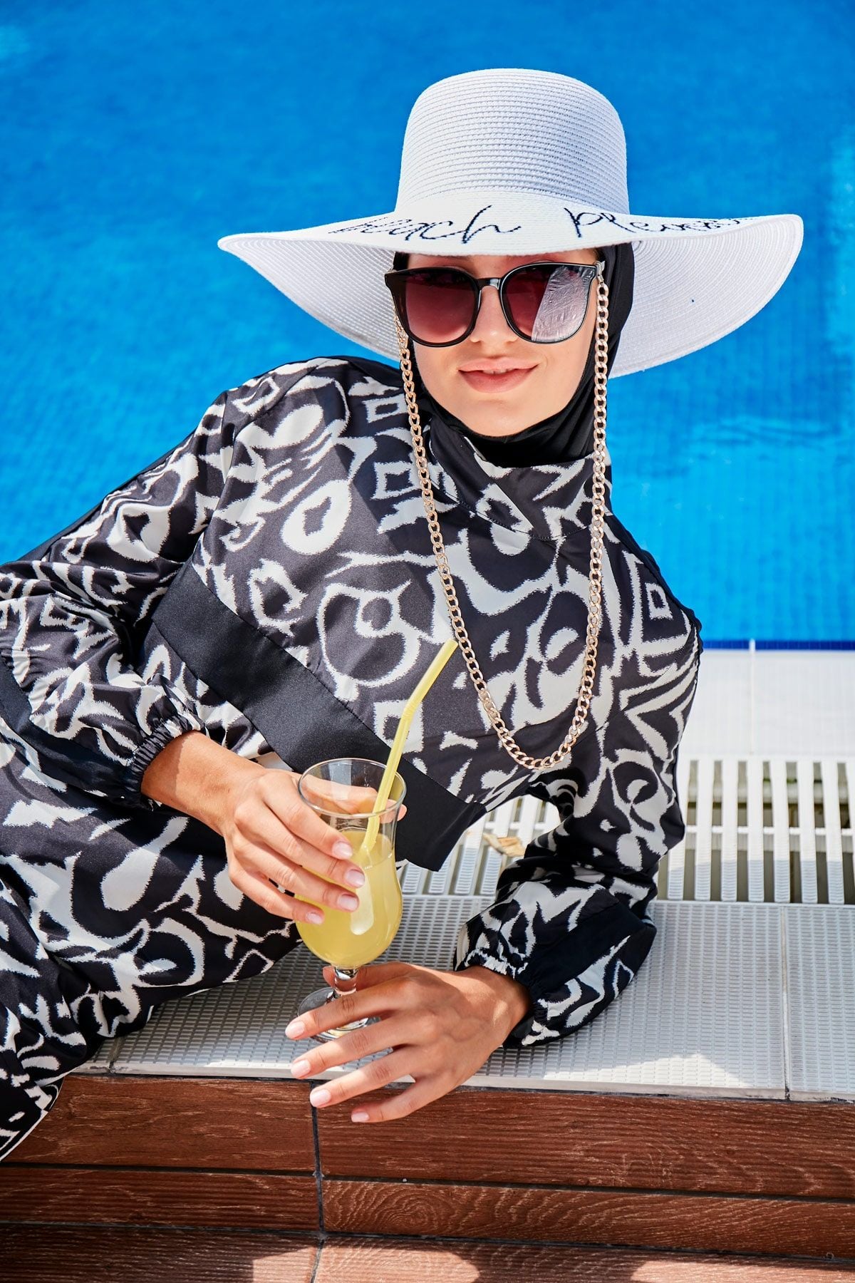 Yazılı Beyaz Hasır Kloş Şapka 142329