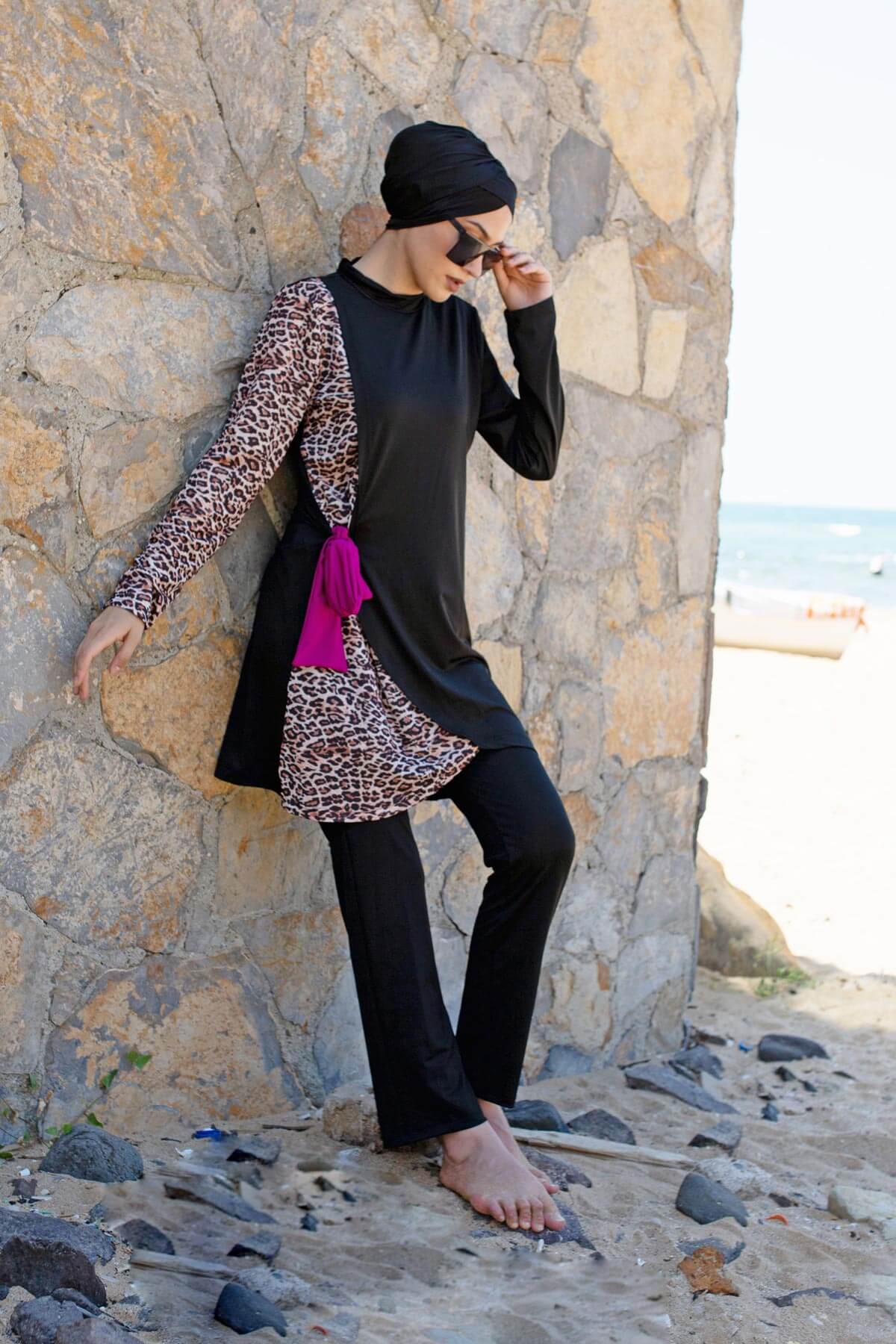 Tam Kapalı Tesettür Mayo Siyah Leopar Desenli Likralı 4 Parça M2104 Ürün ikincil görseli