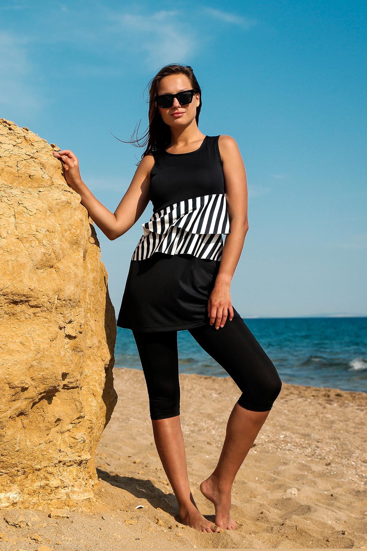 Rivamera 2'li Siyah Beyaz Çizgi Desenli Yarı Kapalı Tesettür Elbise Mayo R2210