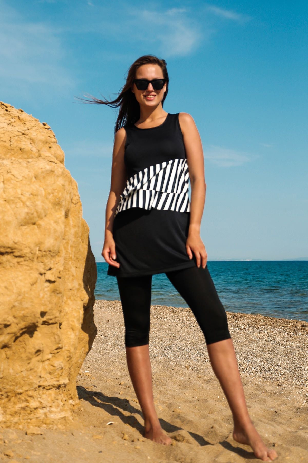 Rivamera 2'li Siyah Beyaz Çizgi Desenli Yarı Kapalı Tesettür Elbise Mayo R2210