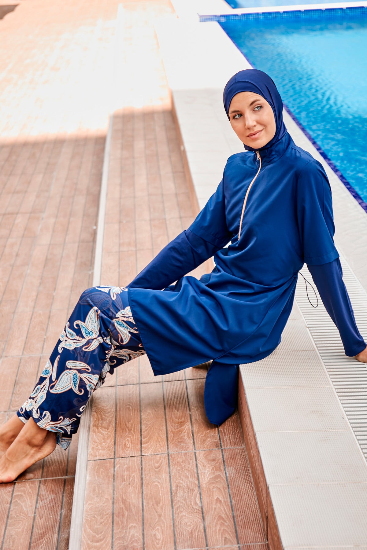 Tam Kapalı Tesettür Mayo 4’lü Set Paraşüt Kumaş Lacivert Yaprak Desenli Su İtici – M2260