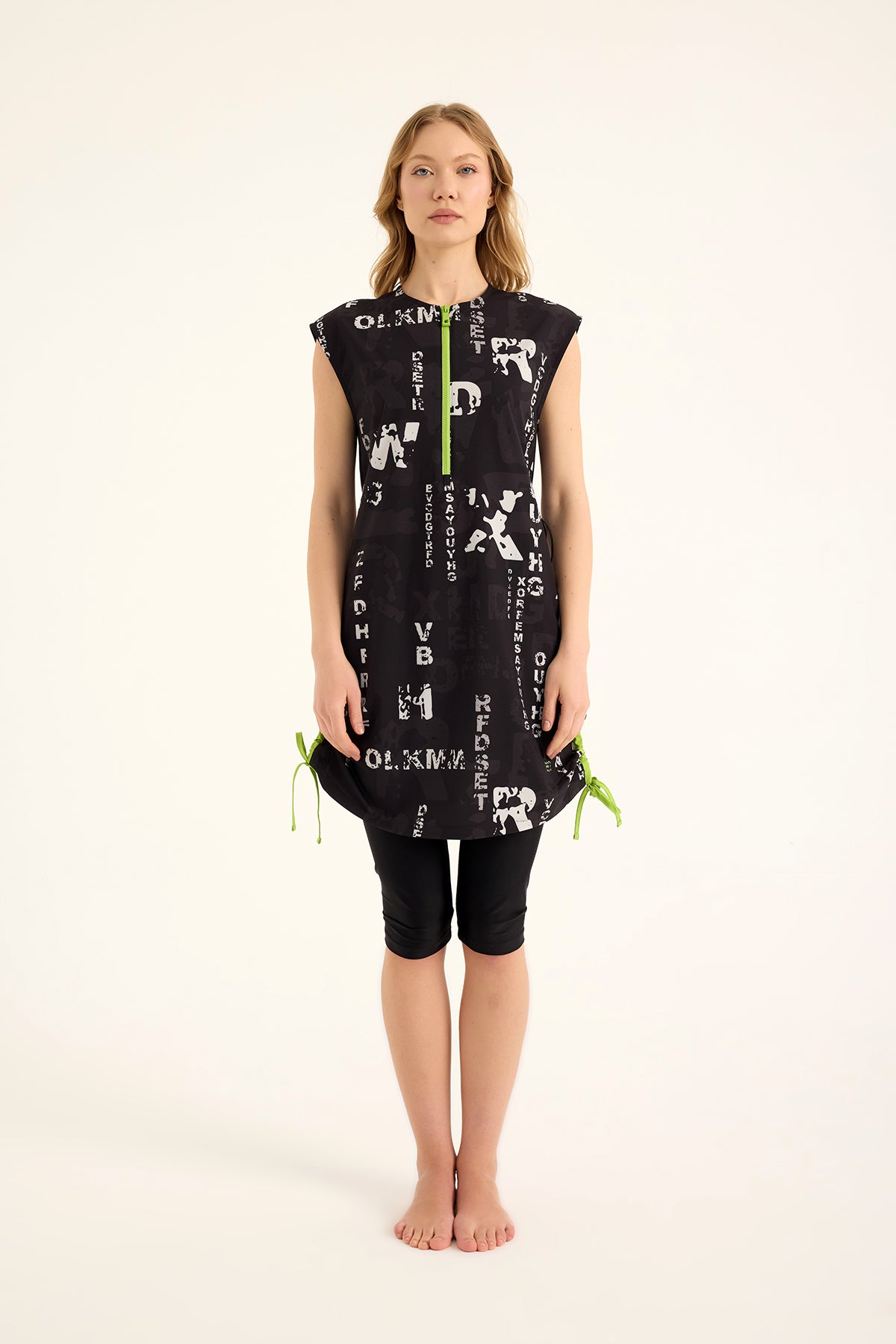 Marina Siyah Yarı Kapalı Desenli Mayo - H2506