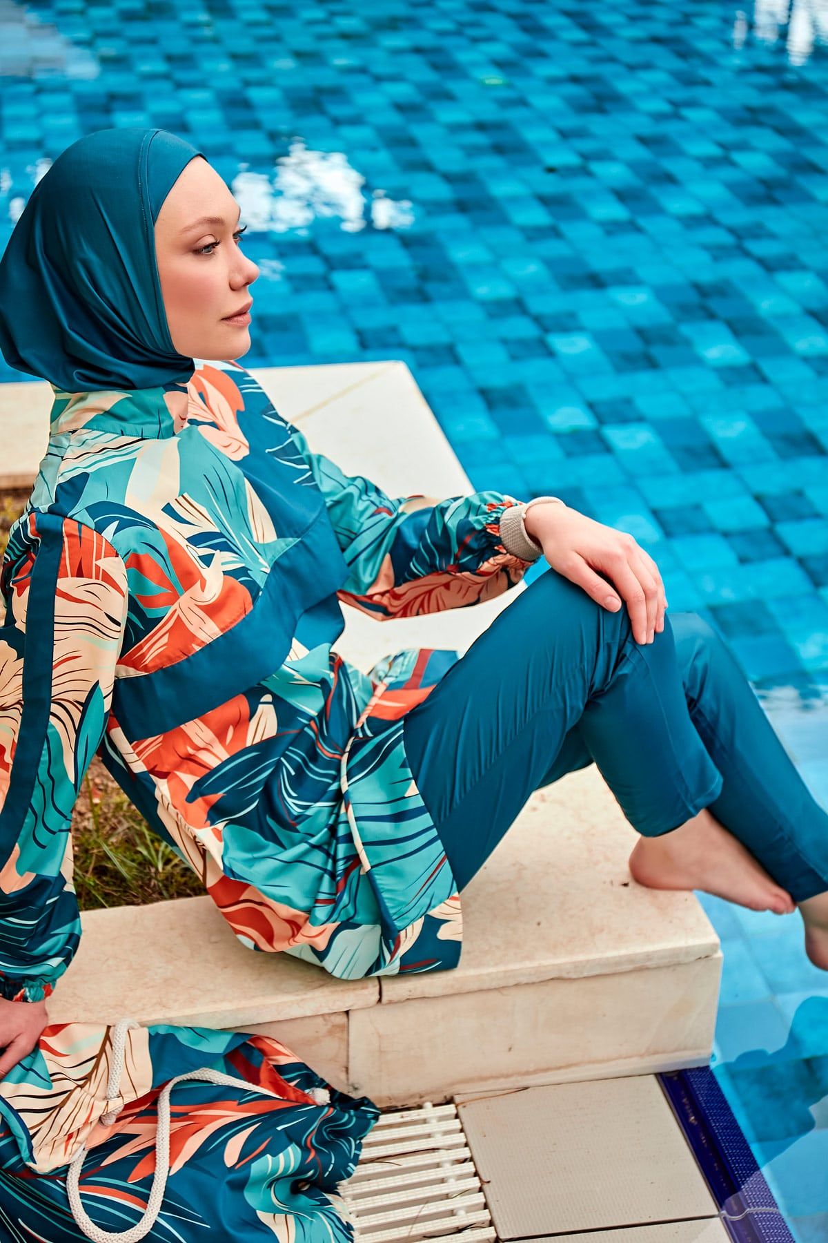 Desenli Tam Kapalı Tesettür Mayo R2411